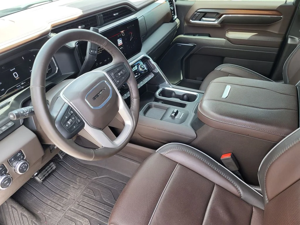 Used 2024 White Frost Tricoat GMC Denali image 10