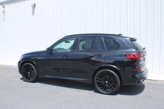 Used 2023 Black Sapphire Metallic BMW xDrive40i image 3
