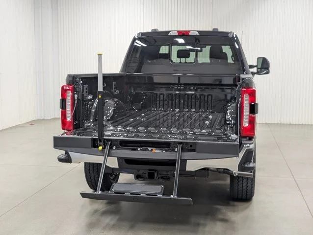 New 2026 Agate Black Metallic Ford F-250® Lariat® image 63