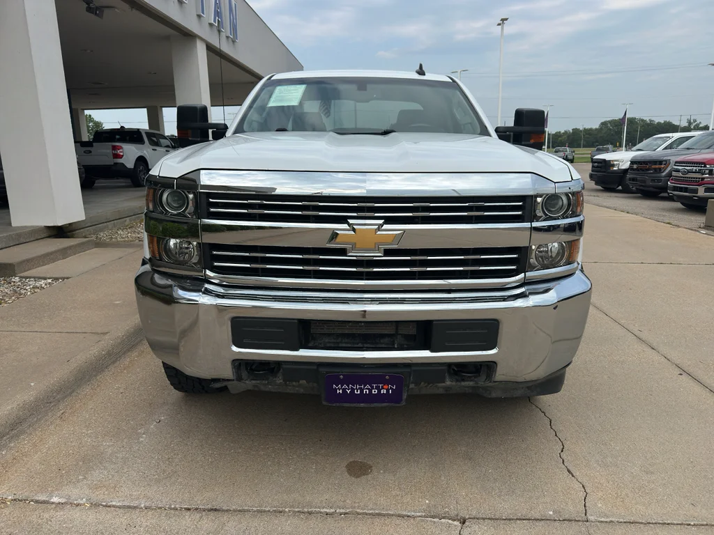 Used 2018 Summit White Chevrolet LT image 30