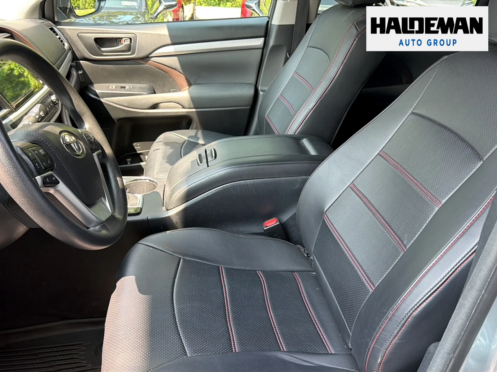 Used 2016  Toyota  image 5