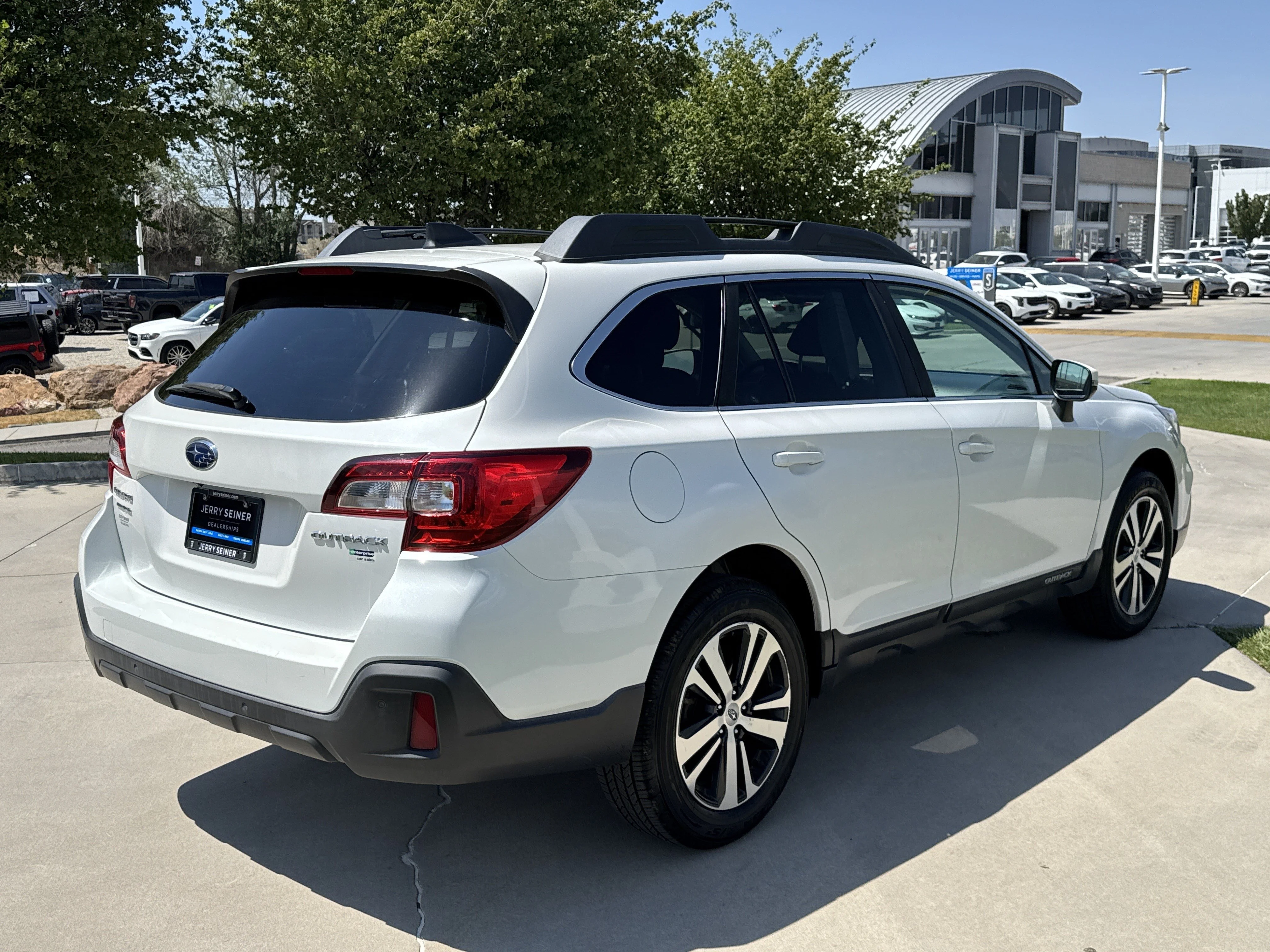 Used 2019 Crystal White Pearl Subaru Limited image 6