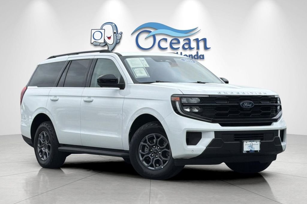 Used 2025 Oxford White Ford Active image 2