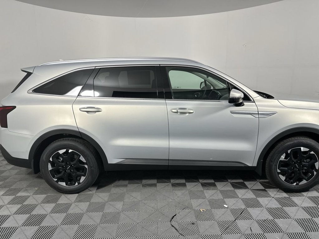 New 2026 Ivory Silver Kia S image 18