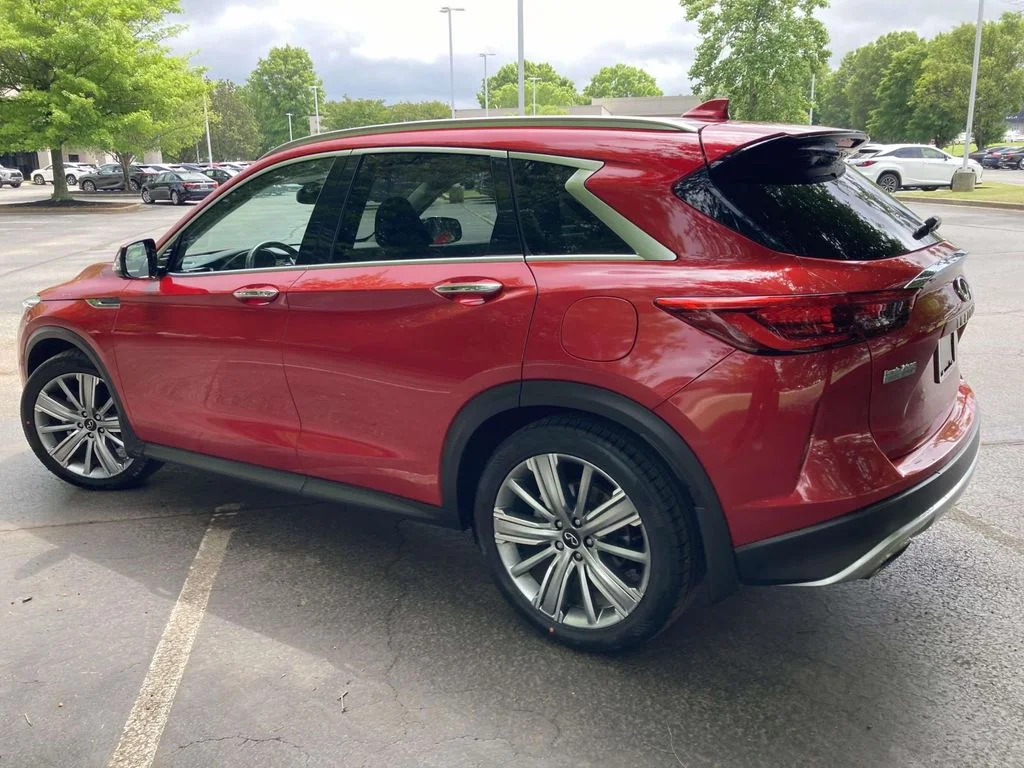 Used 2021 Red INFINITI Sensory image 4