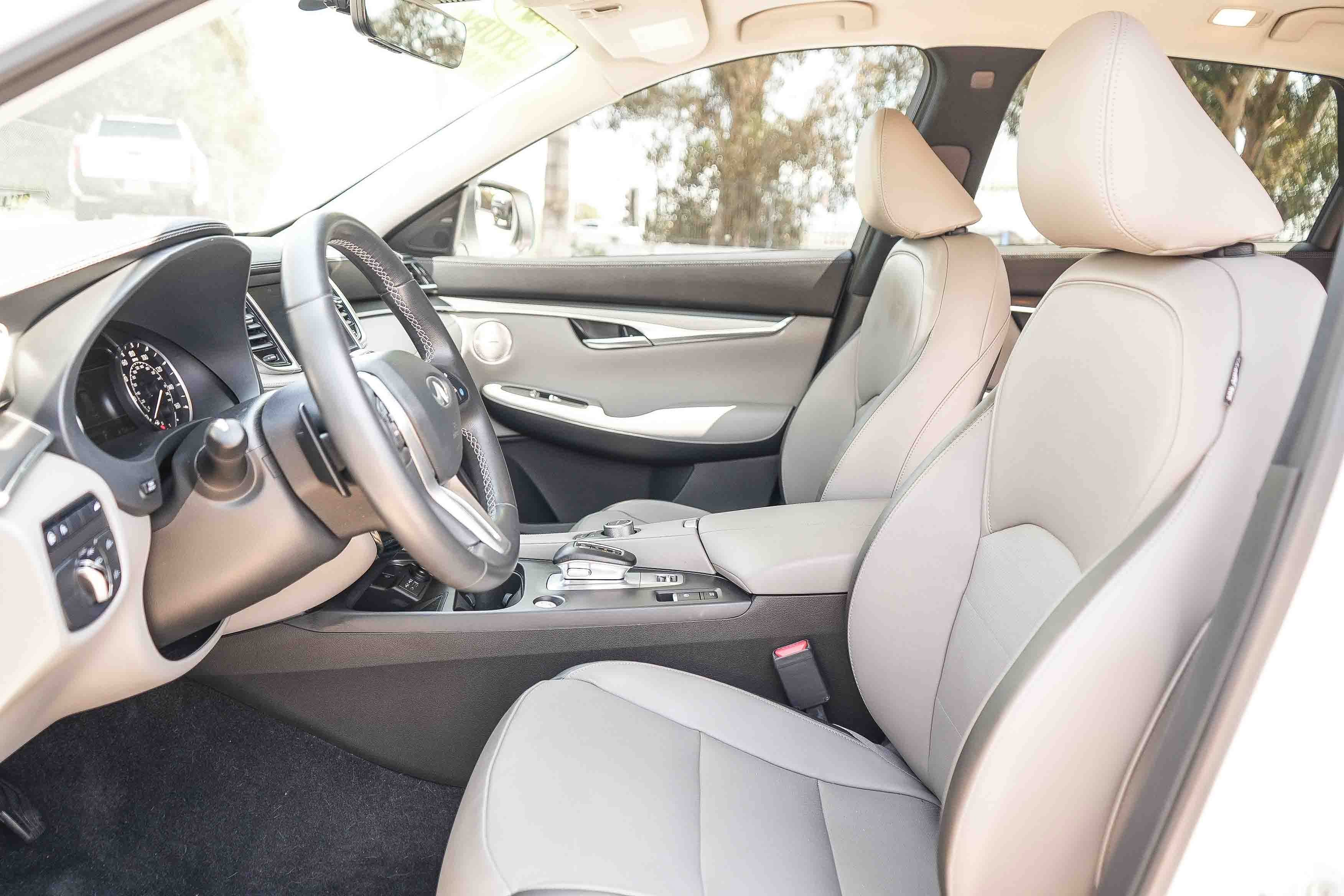 Used 2024 RADIANT WHITE INFINITI LUXE image 18
