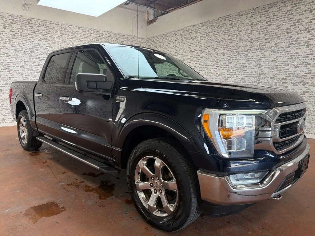 Used 2021 Blue Metallic Ford XLT image 1