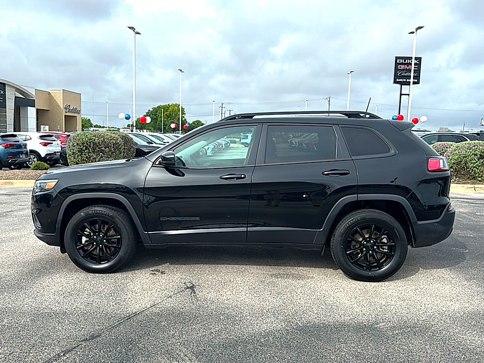 Used 2023 Diamond Black Crystal Pearlcoat Jeep Altitude Lux 4x4 image 5