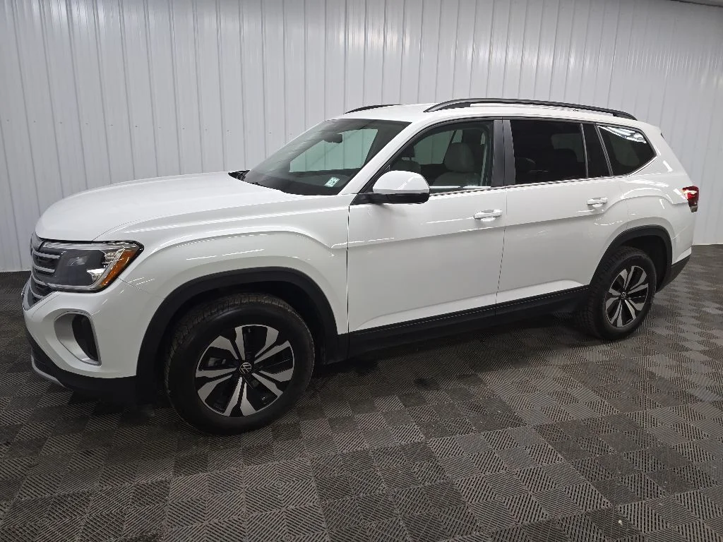 Used 2024 White Volkswagen 2.0T SE image 6