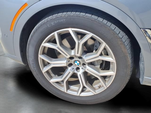 Used 2025  BMW xDrive40i image 15