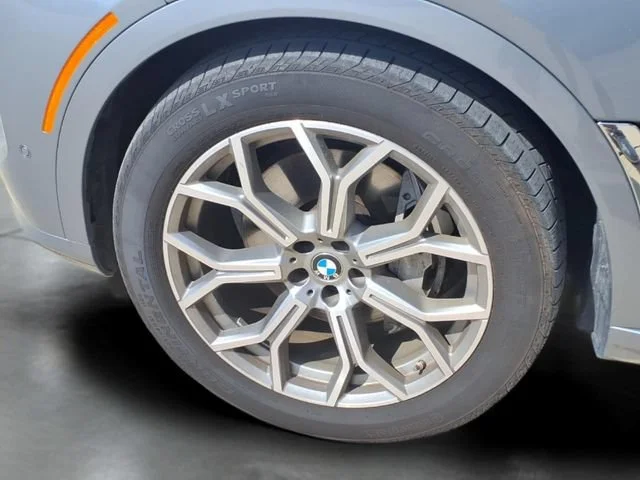 Used 2025  BMW xDrive40i image 15