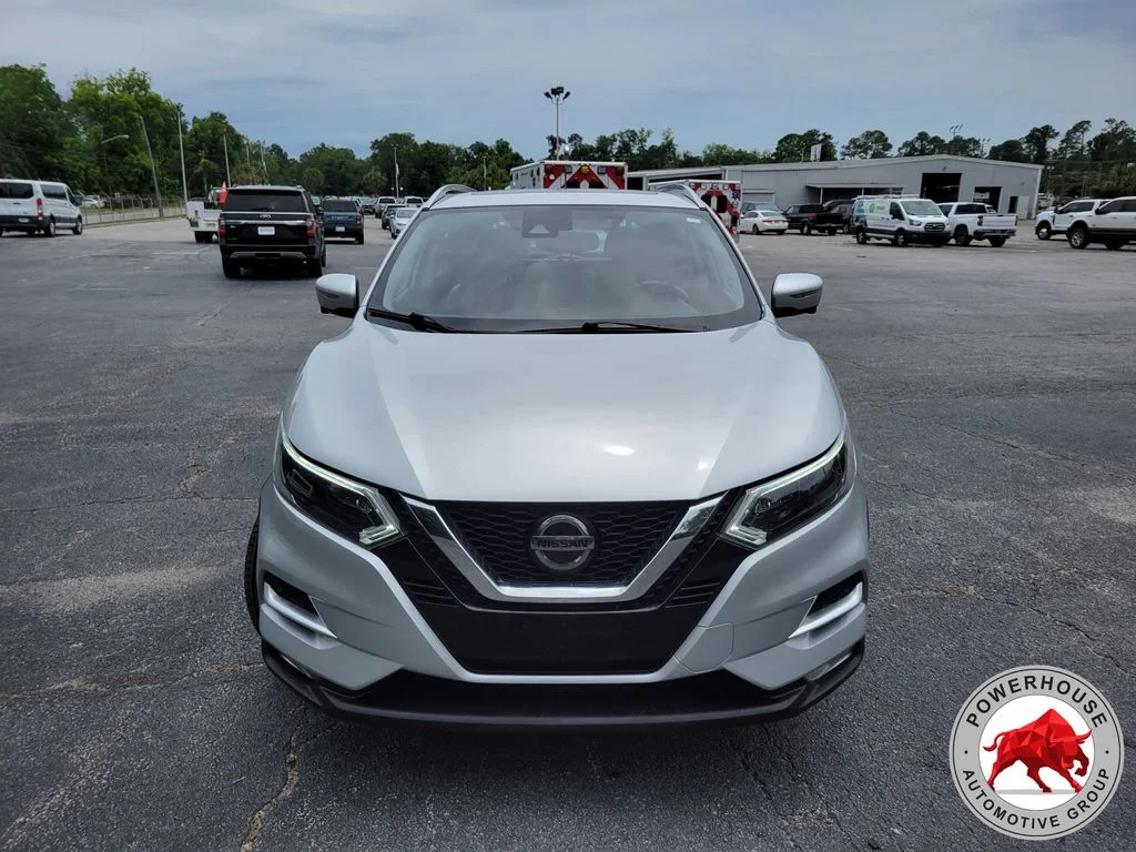Used 2021 Silver Nissan SL image 9