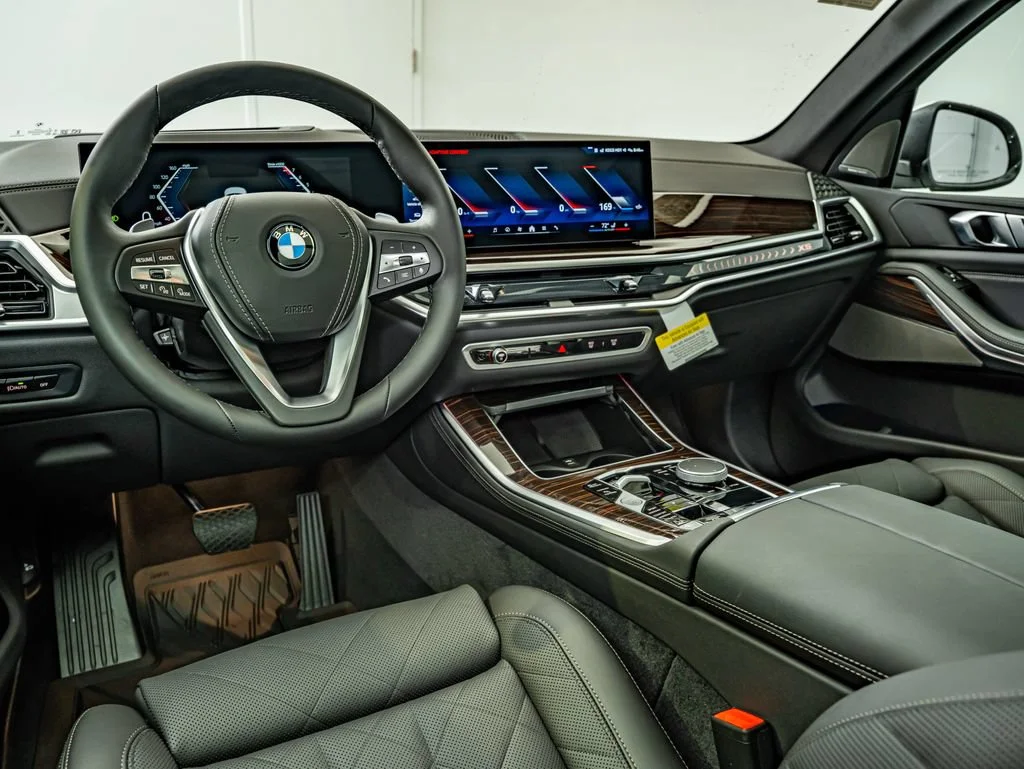 New 2026 Mineral White Metallic BMW xDrive40i image 32