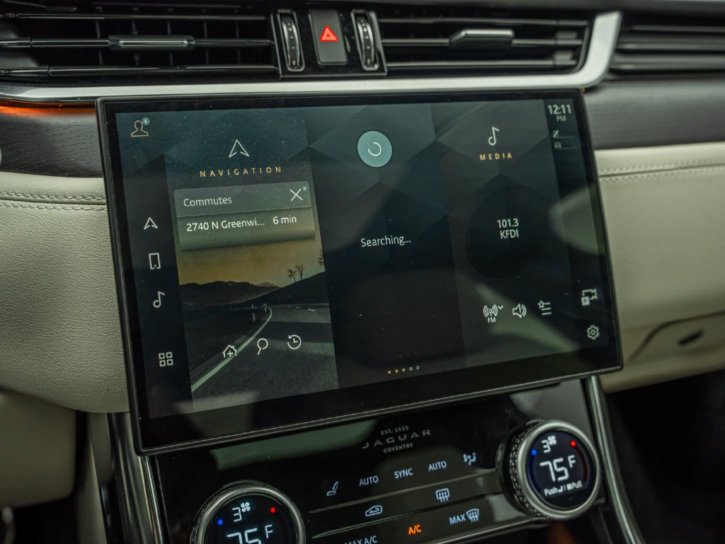 Used 2024 Eiger Gray Metallic Jaguar R-Dynamic SE image 24