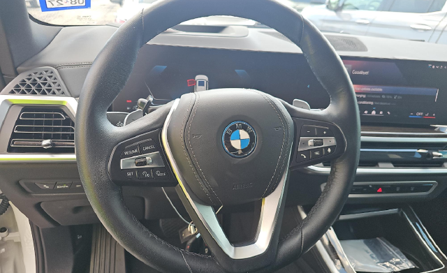Used 2024 Alpine White BMW xDrive50e image 4