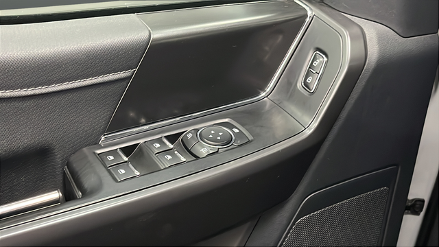 Used 2024 Avalanche Gray Ford XLT image 22