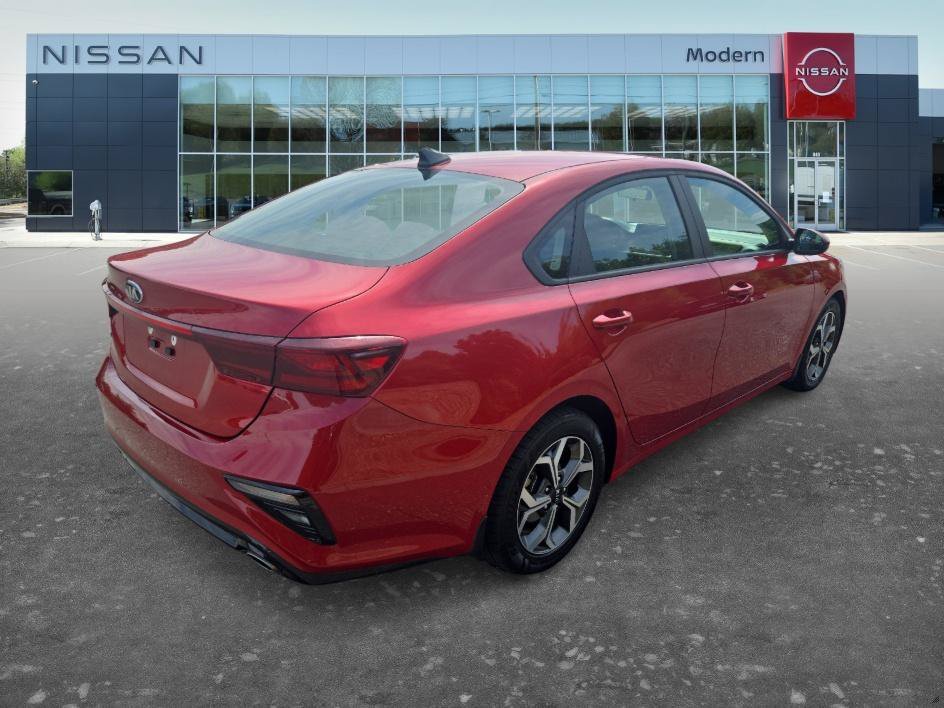 Used 2021 Currant Red Kia LXS image 5