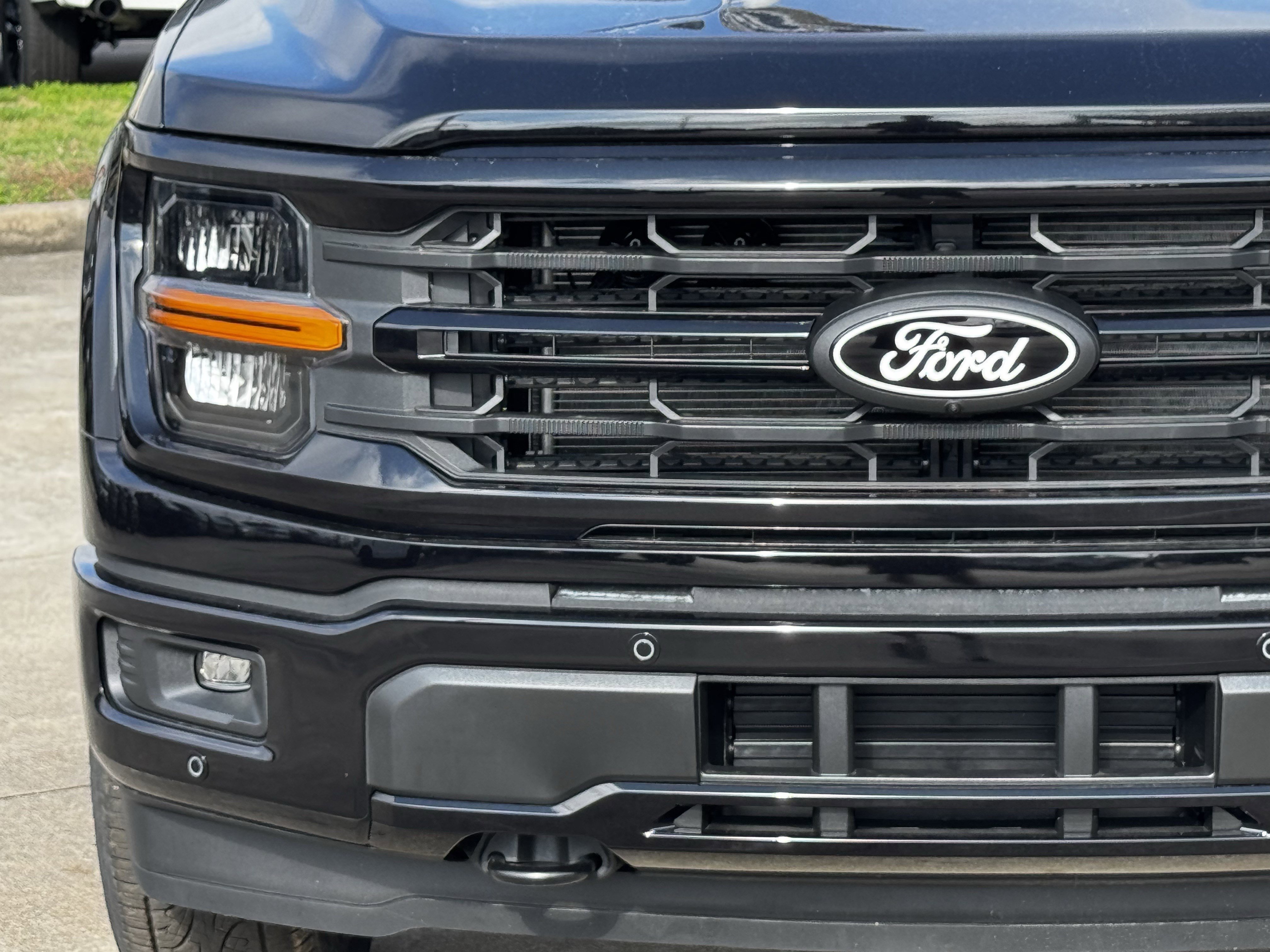 New 2026 Agate Black Metallic Ford XLT image 5