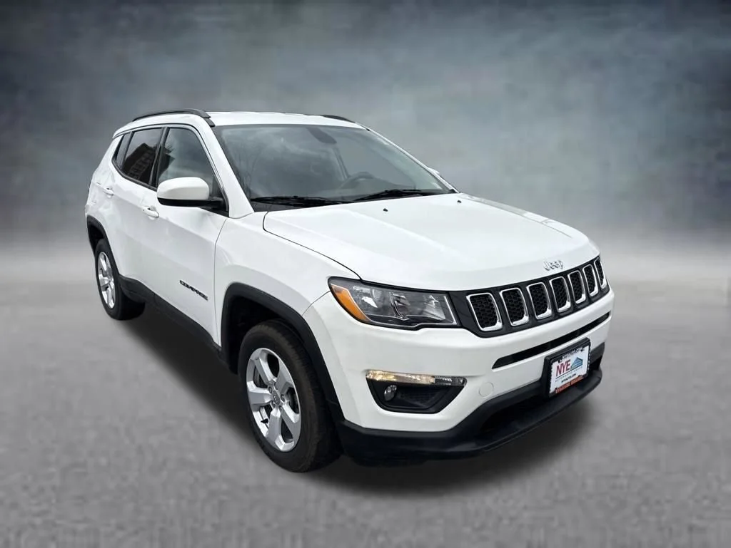 Used 2019 White Clearcoat Jeep Latitude image 7