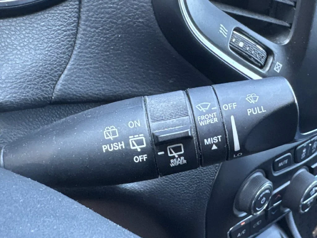 Used 2019 Pearl White Pearlcoat Jeep Trailhawk image 41