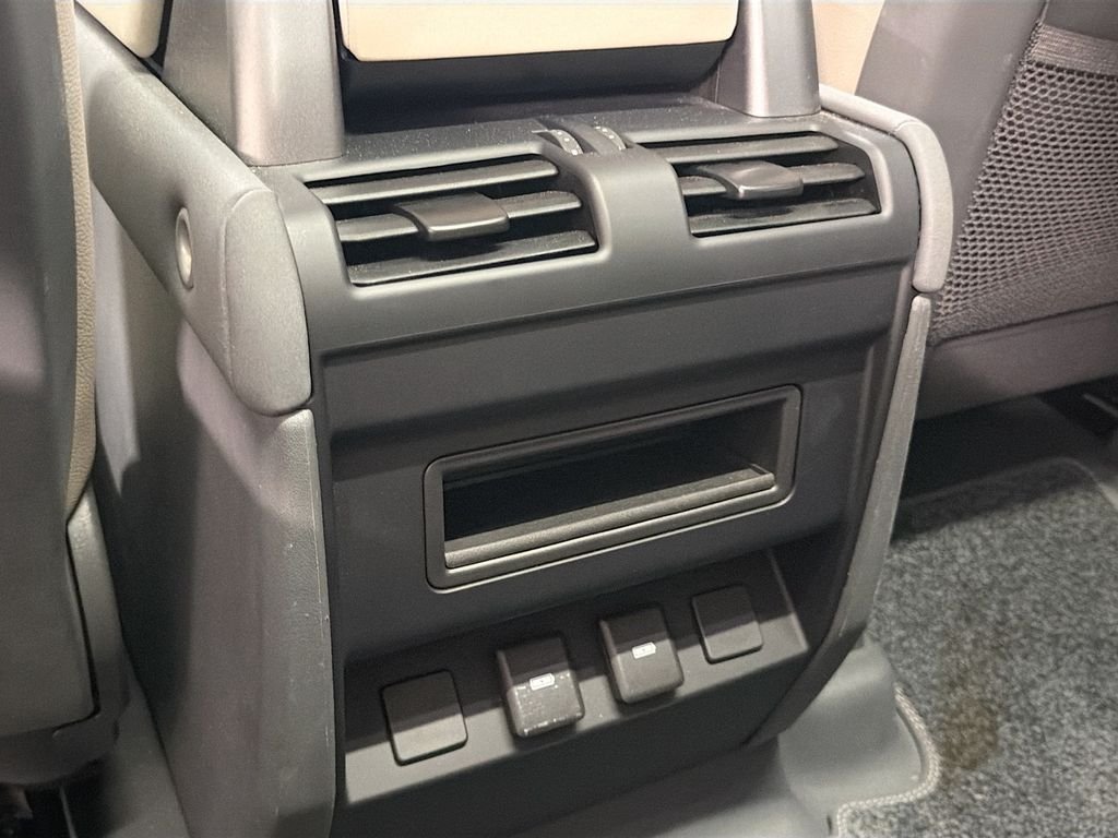 Used 2023 Black Land Rover S image 26