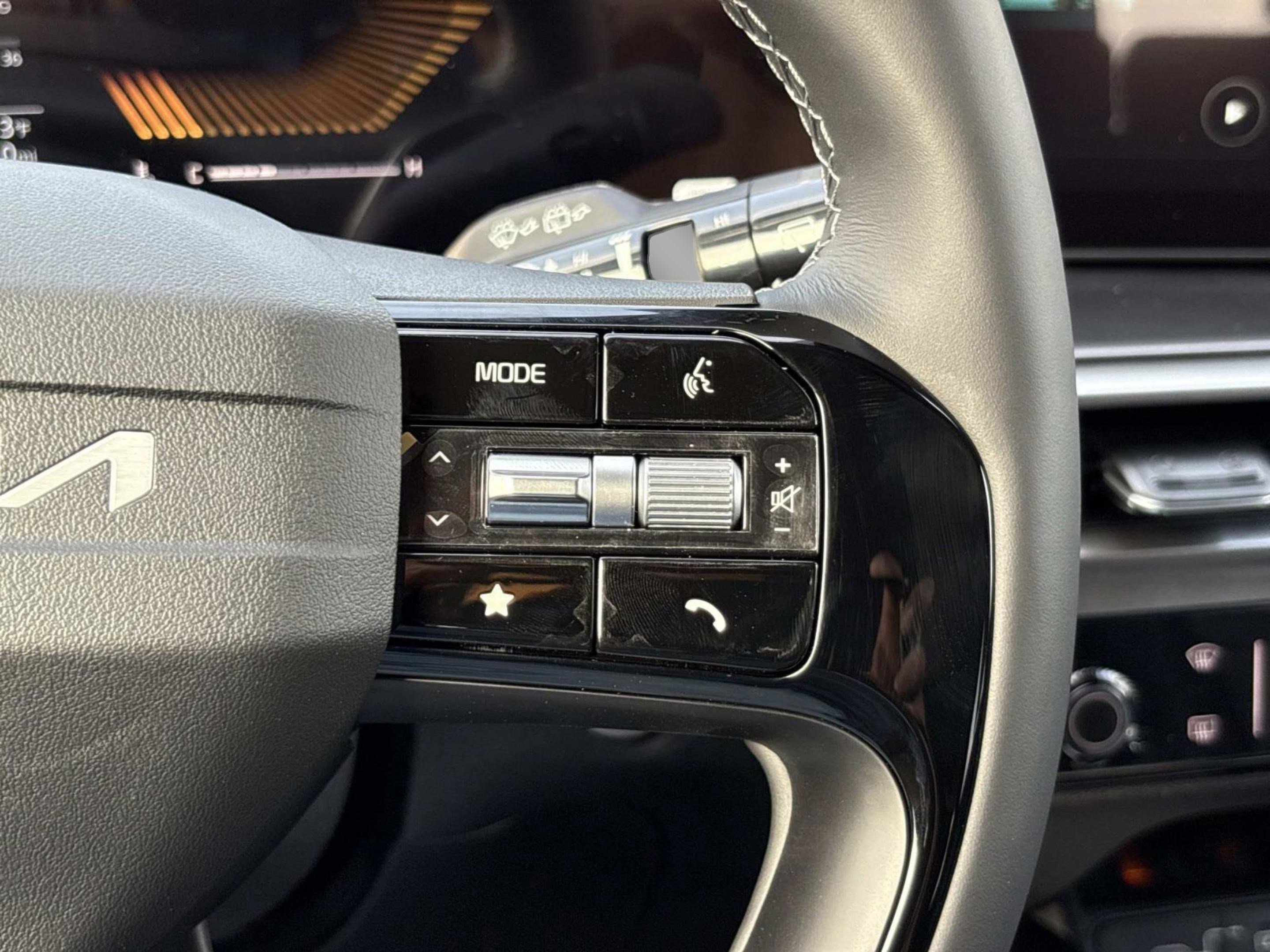 New 2026 Ivory Silver Kia LX image 23