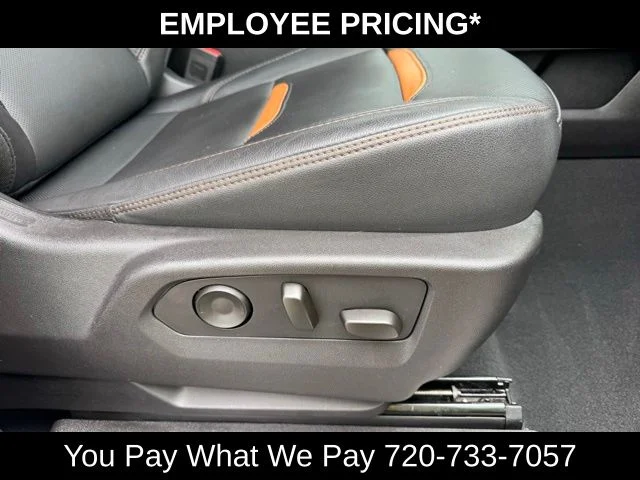 Used 2024 White GMC AT4 image 27