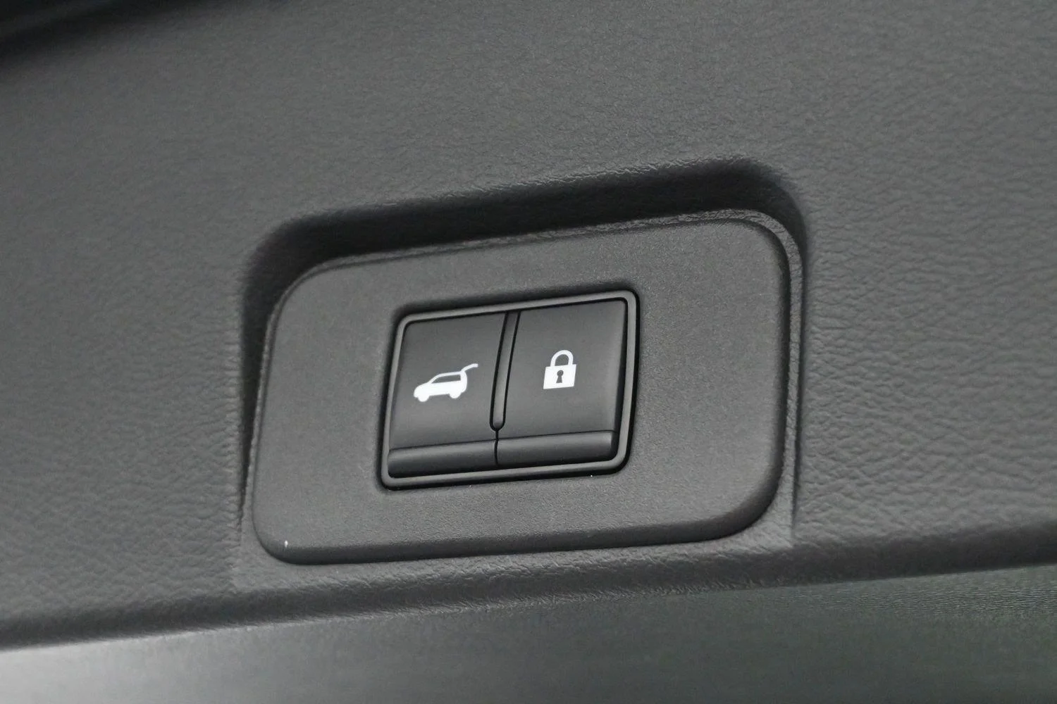 Used 2023 Pearl White Tricoat/Super Black Nissan SL image 10