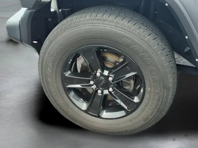 Used 2022  Jeep Unlimited Sport Altitude image 18