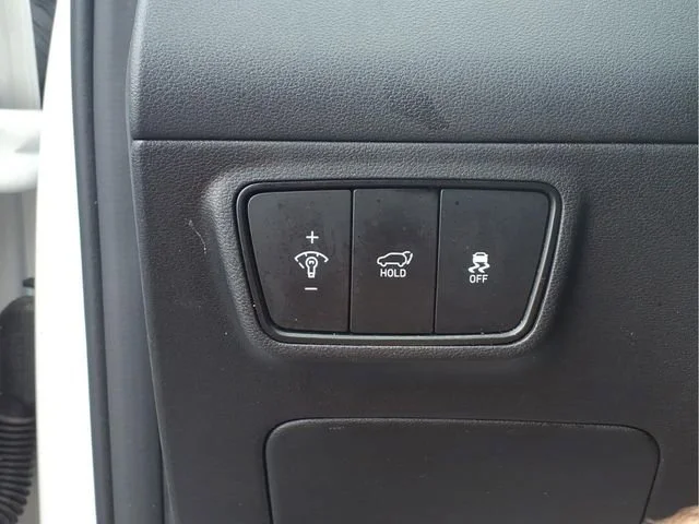 Used 2024  Hyundai SEL image 15