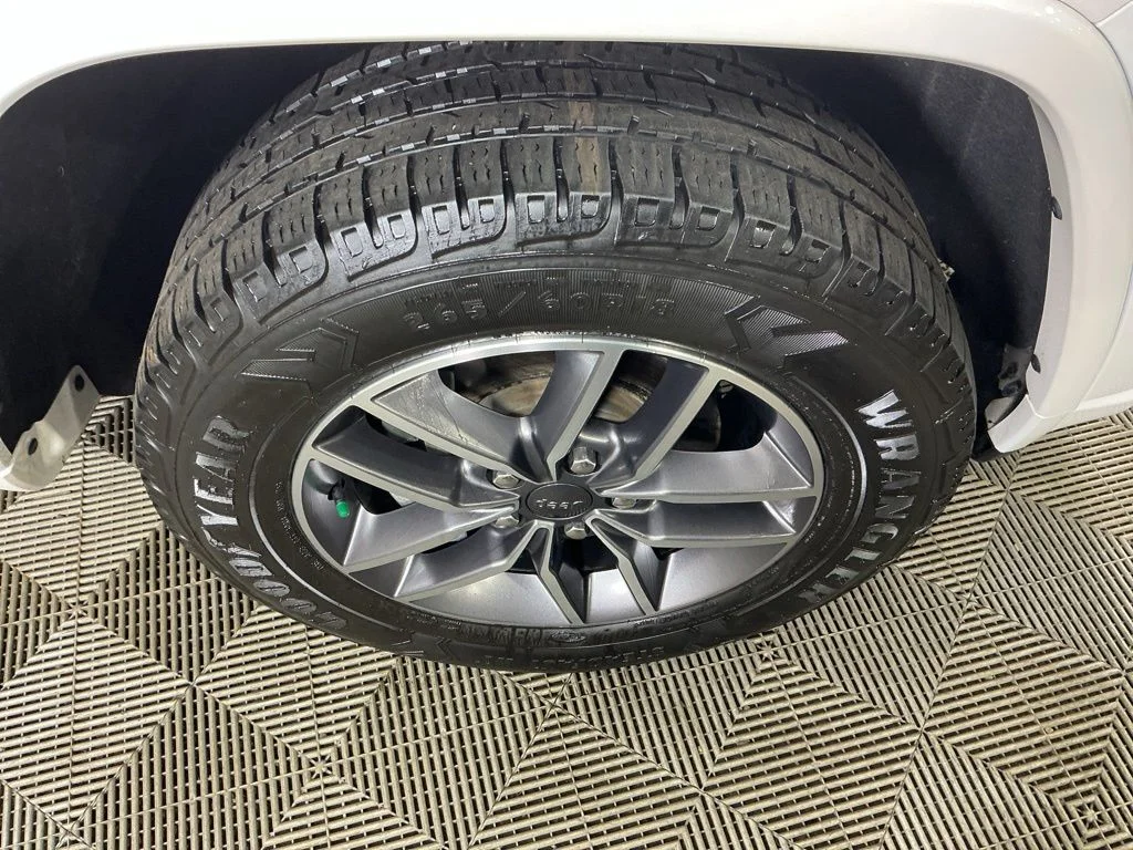 Certified Used 2020 White Jeep Overland image 6