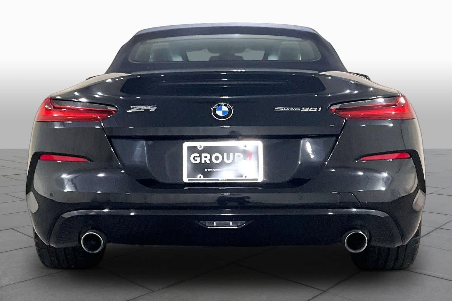 Used 2020 Black Sapphire Metallic BMW sDrive30i image 4