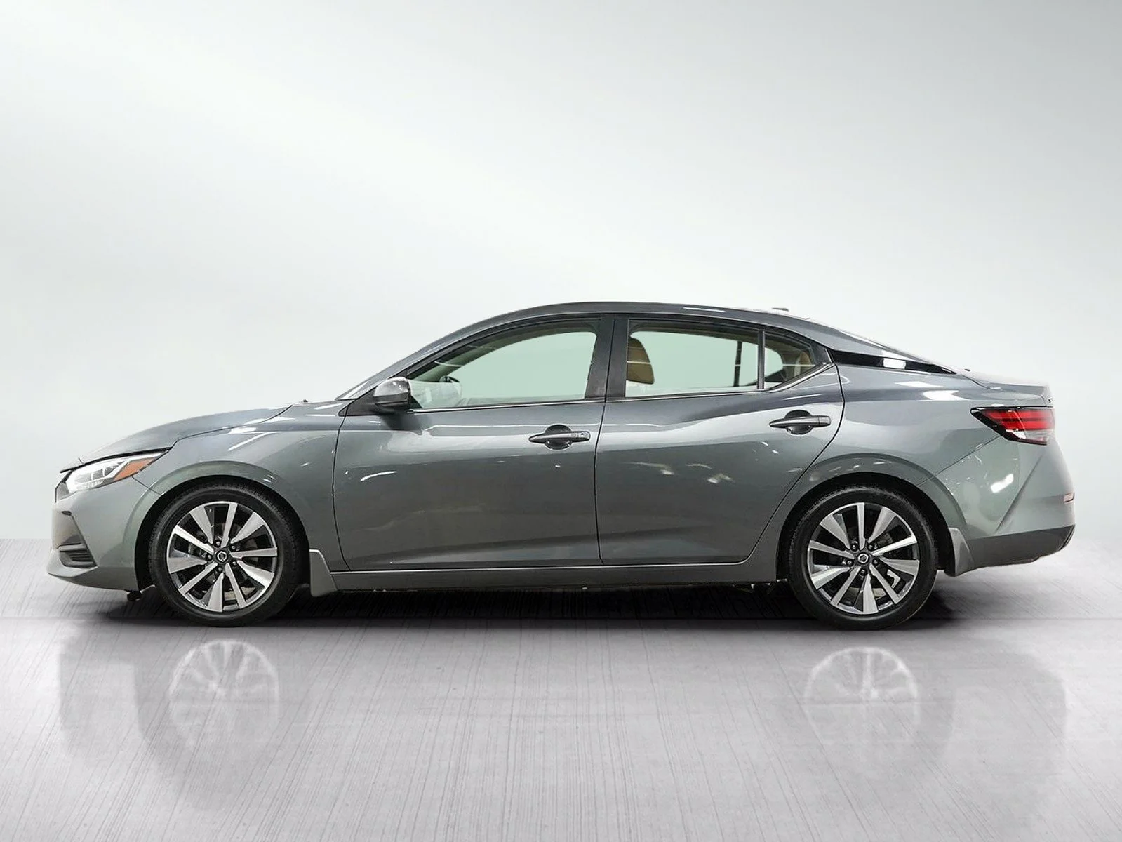 Used 2020 Nissan Sentra SV with VIN 3N1AB8CV1LY234410 for sale in Burnsville, Minnesota