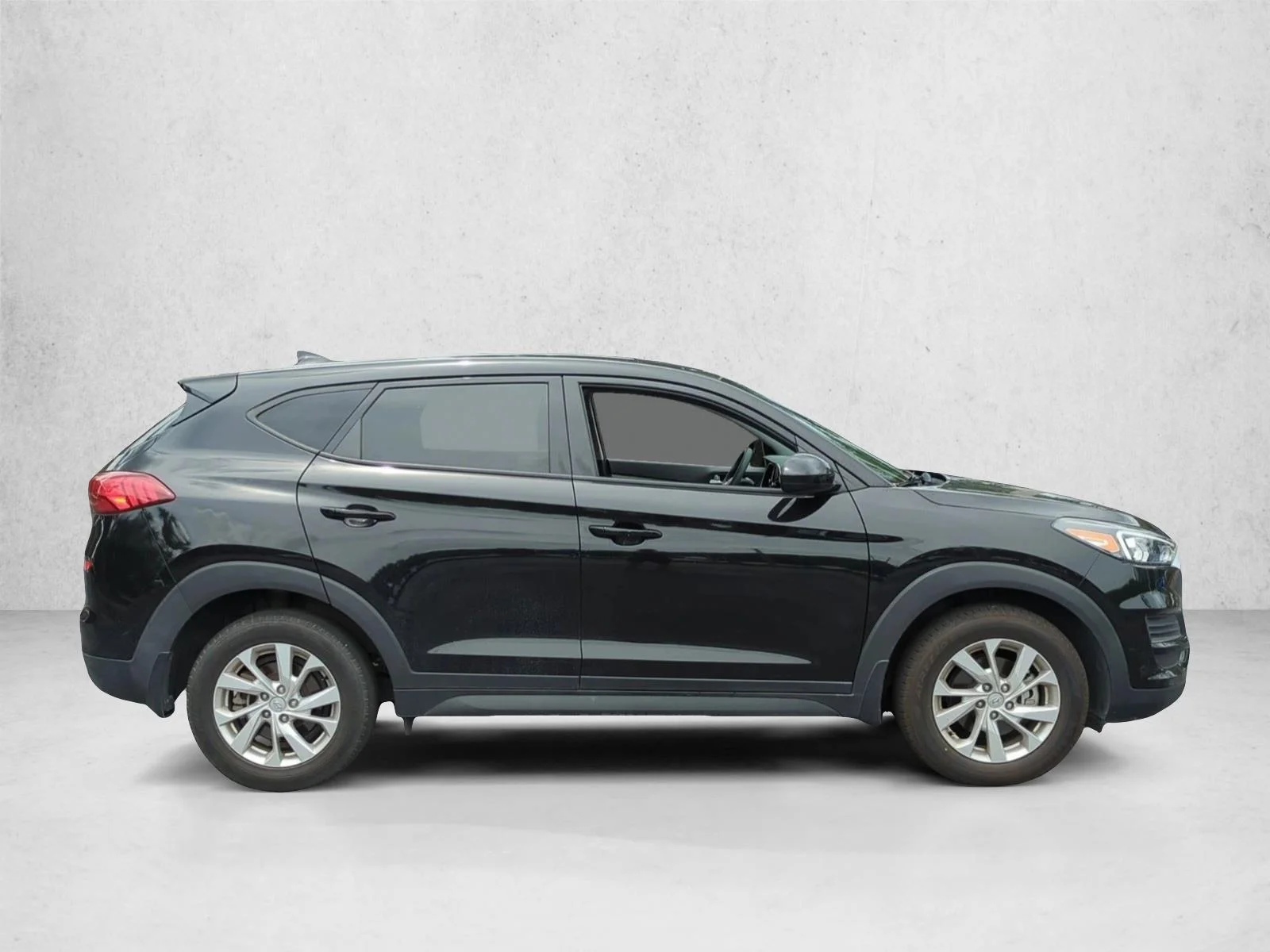 Used 2021 Black Noir Pearl Hyundai SE image 4