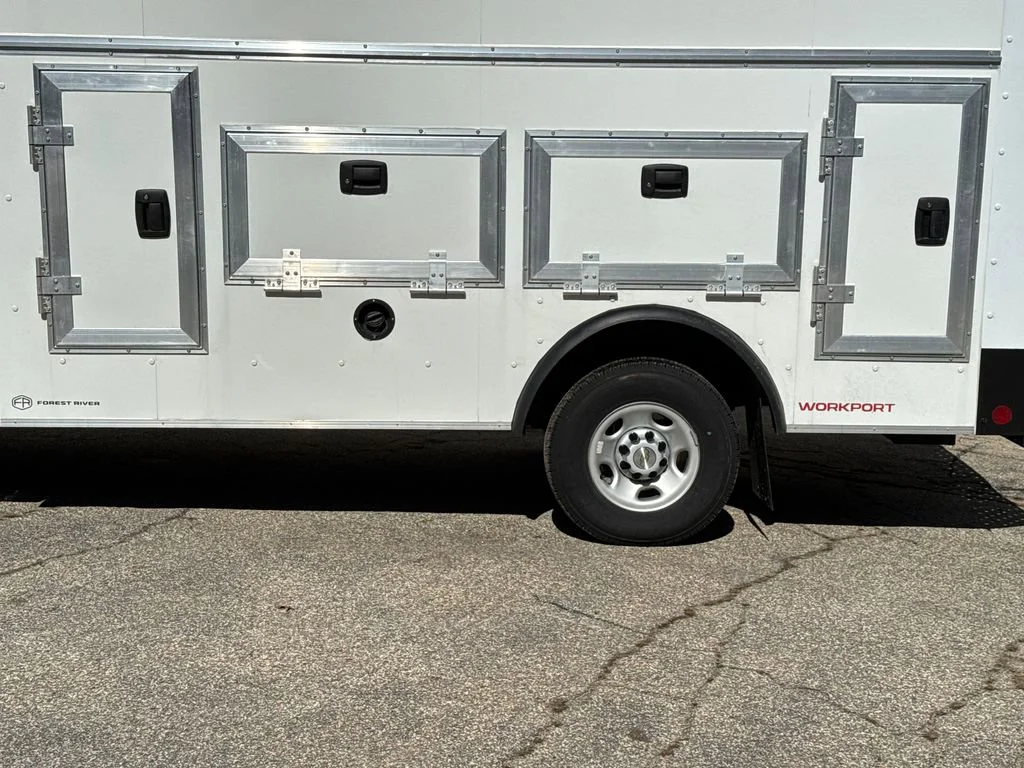 New 2026 Summit White Chevrolet 1WT image 6
