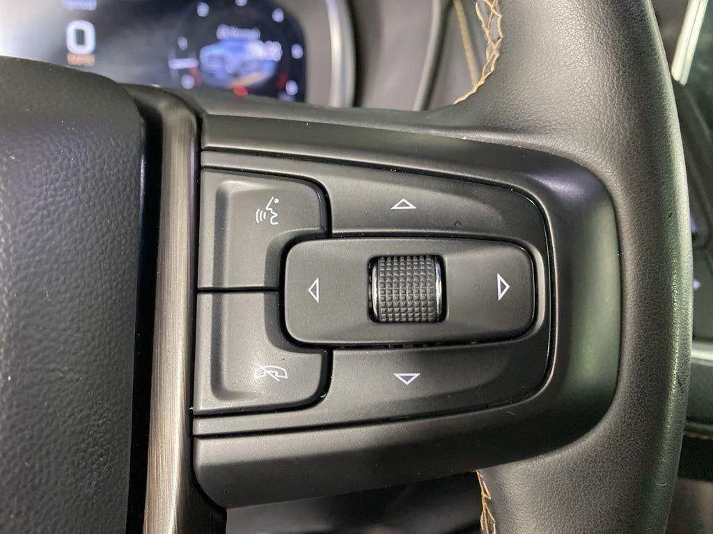 Used 2023 Summit White GMC 4WD AT4 image 40
