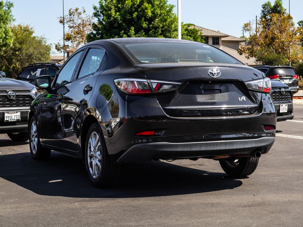 Used 2017  Toyota Base image 4