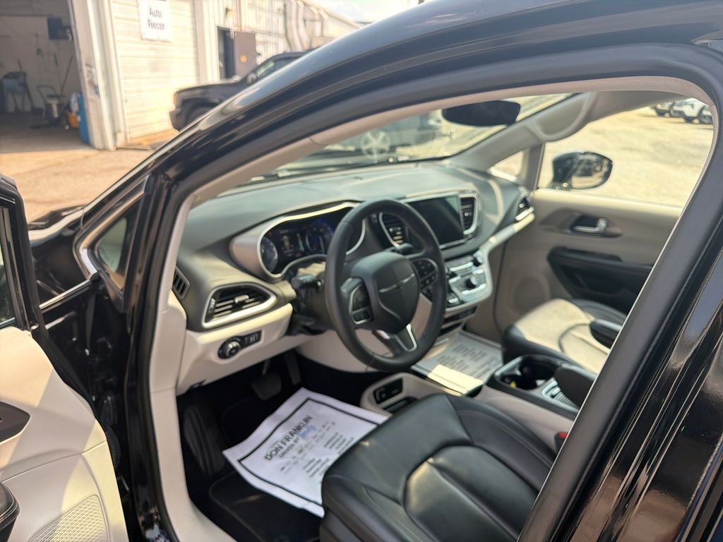 Used 2024 Black Chrysler Touring L image 15