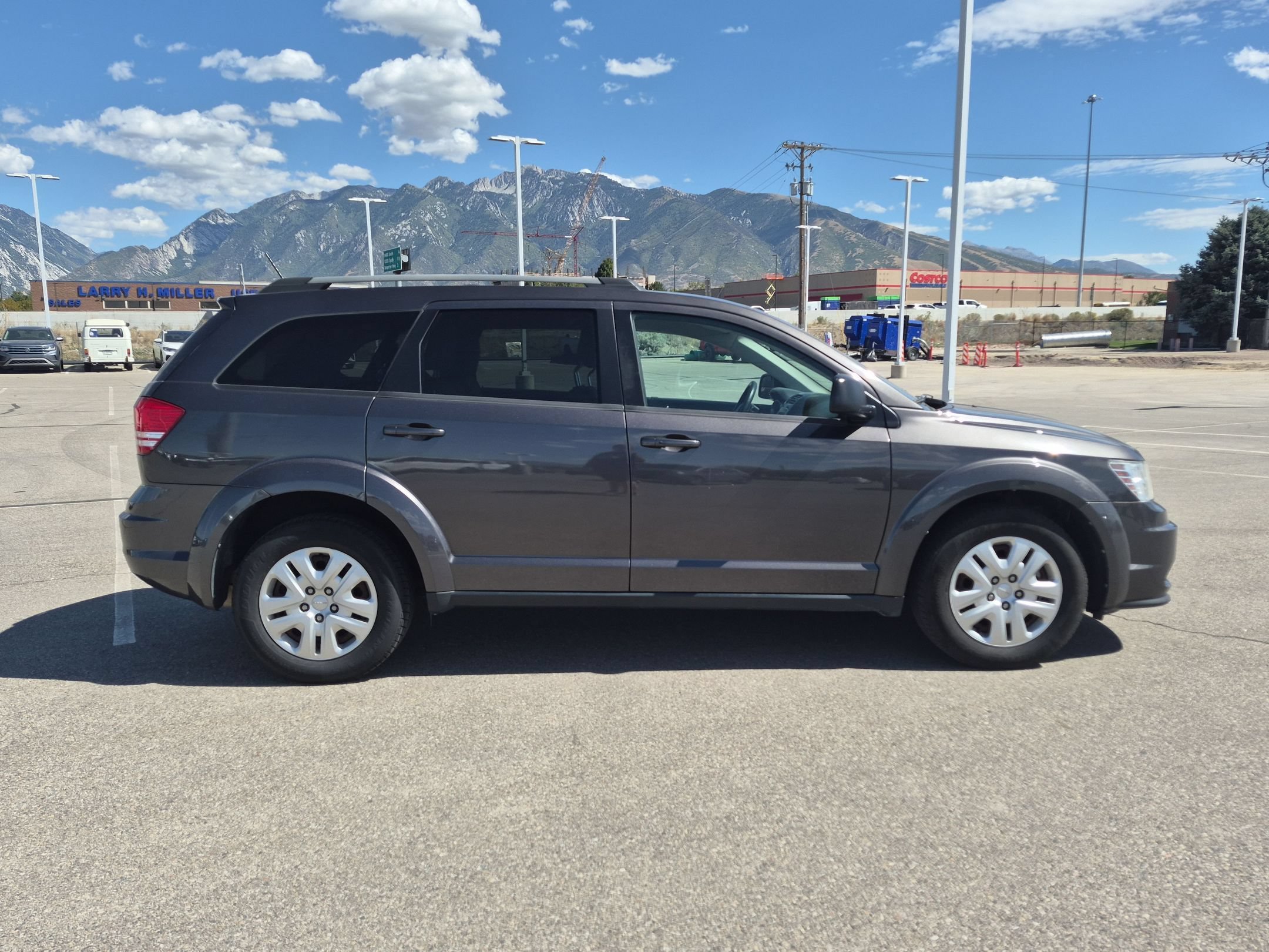 Used 2018 Dodge Journey SE with VIN 3C4PDCAB1JT446585 for sale in South Jordan, UT