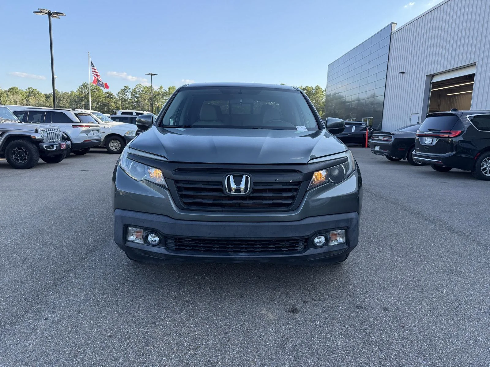 Used 2019 Forest Mist Metallic Honda RTL image 2