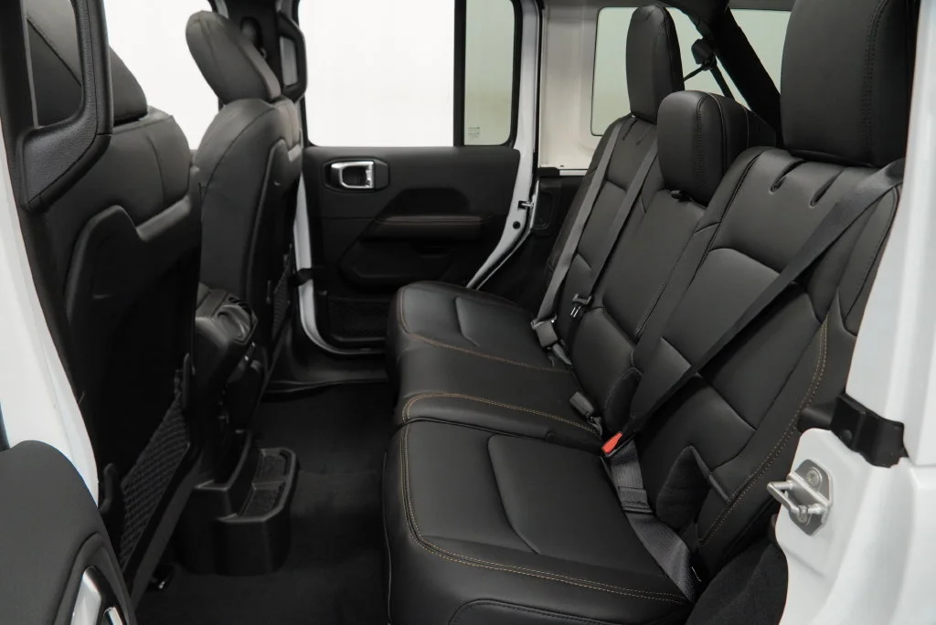 New 2027 Bright White Clear-Coat Paint Jeep Sahara image 19