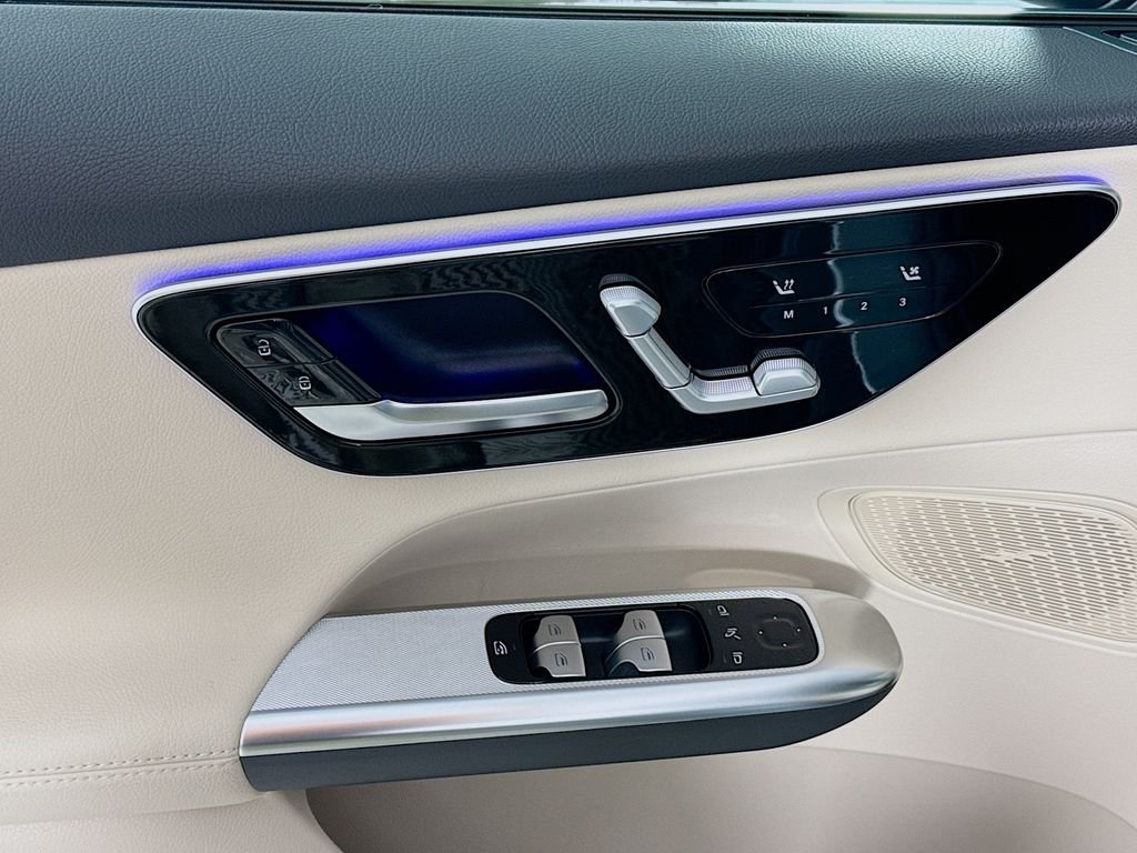 New 2026 Verde Silver Metallic Mercedes-Benz GLC 300 image 18
