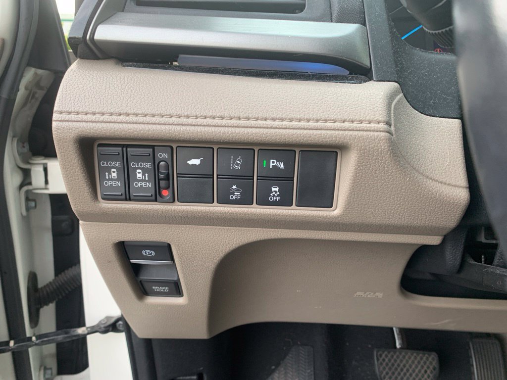 Used 2018 White Honda Elite image 17