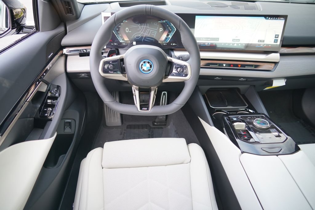 New 2026 Black Sapphire Metallic BMW eDrive40 image 15