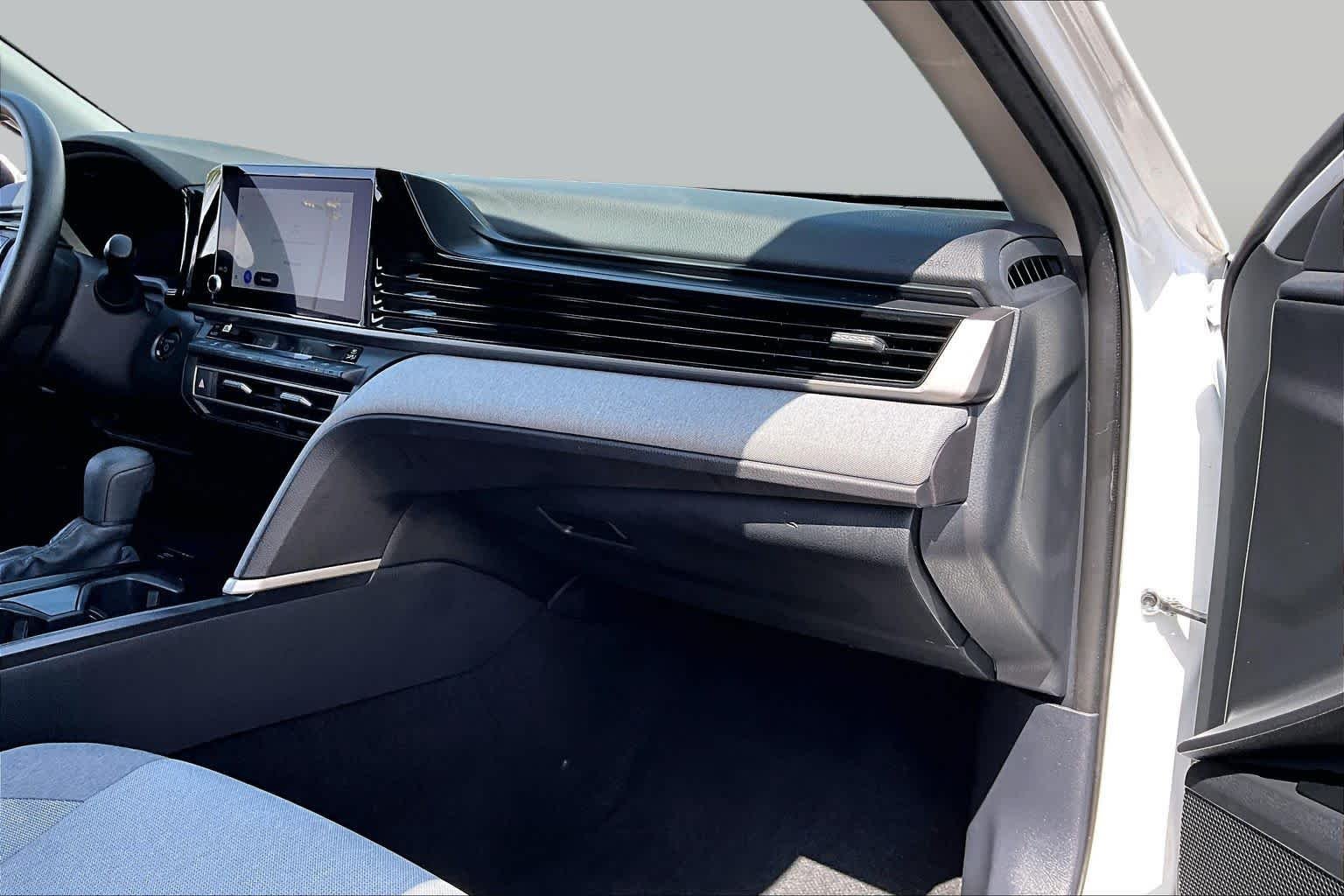 Used 2025 Ice Cap Toyota LE image 18