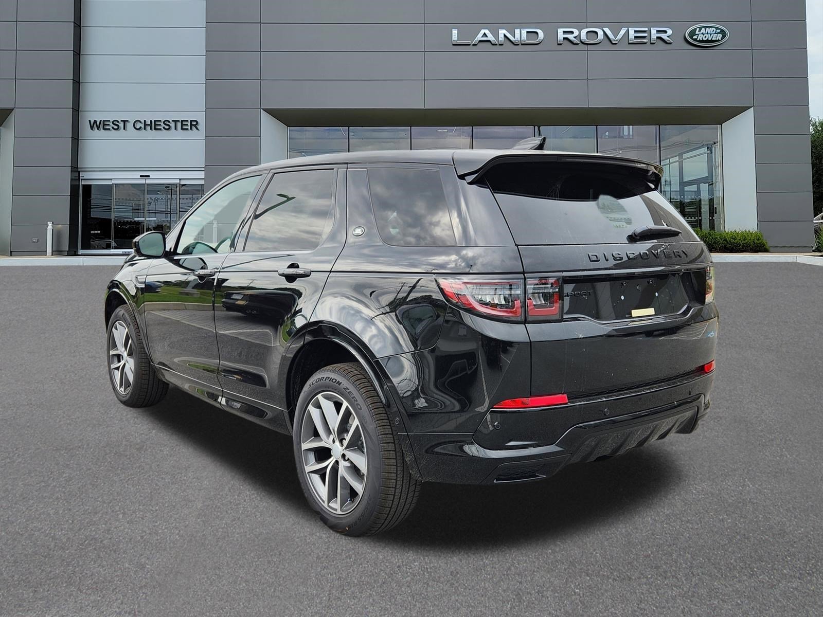 New 2026 Santorini Black LAND ROVER Landmark image 3