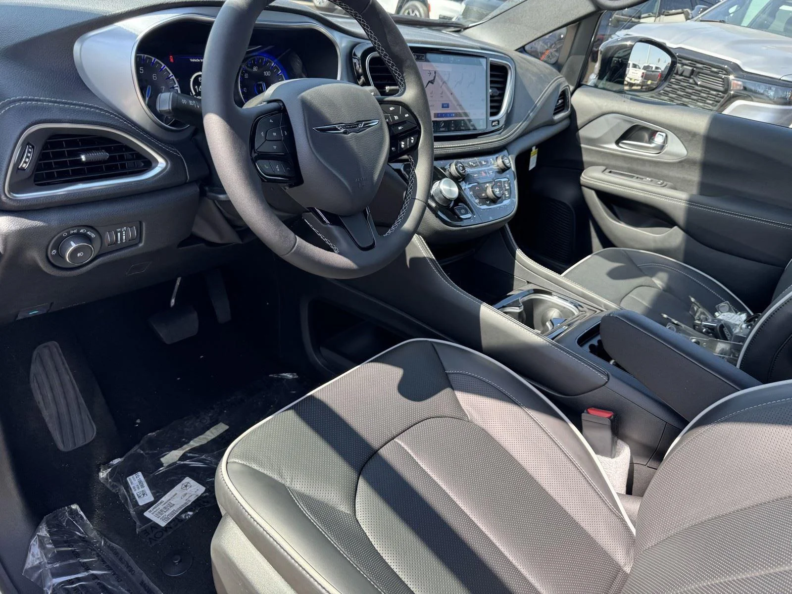 2026 Chrysler Pacifica Limited - Photo 12