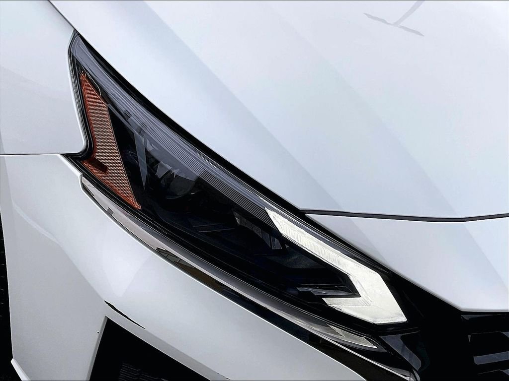 Used 2024 White Nissan 2.5 SR image 33