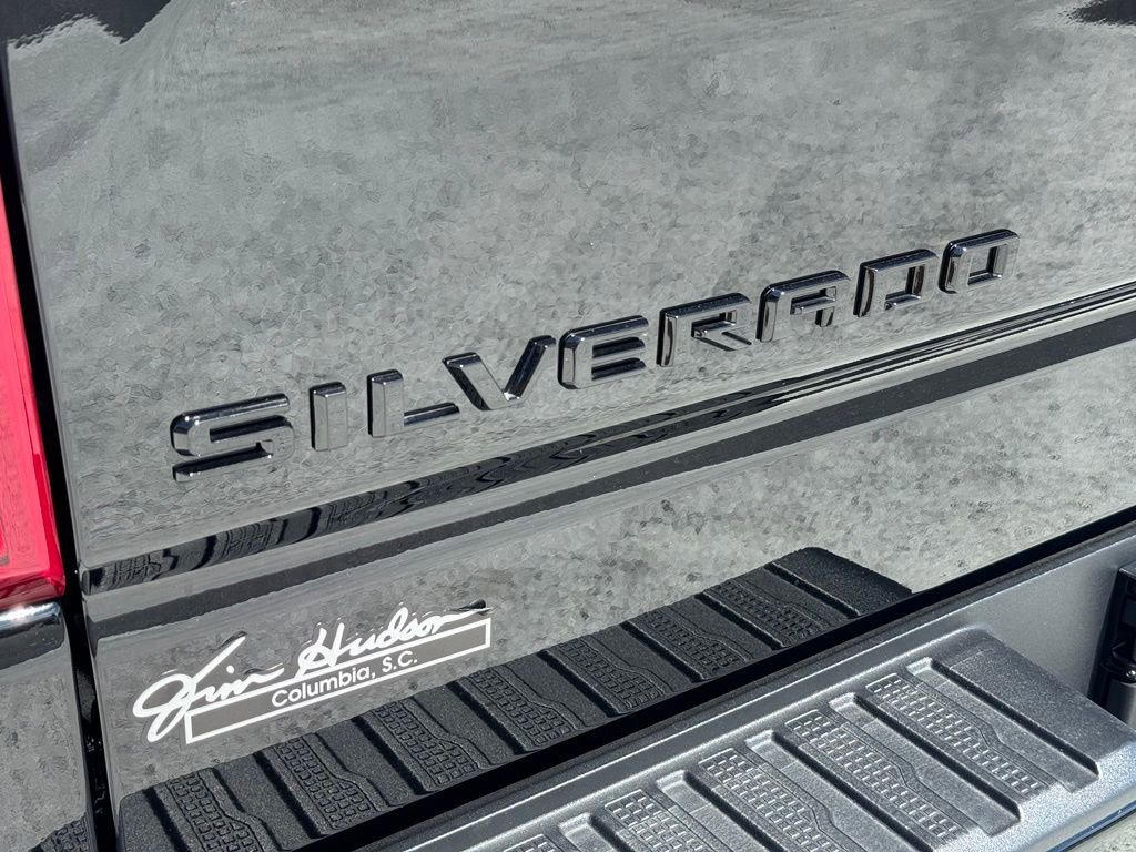 Used 2025 Black Chevrolet High Country image 14