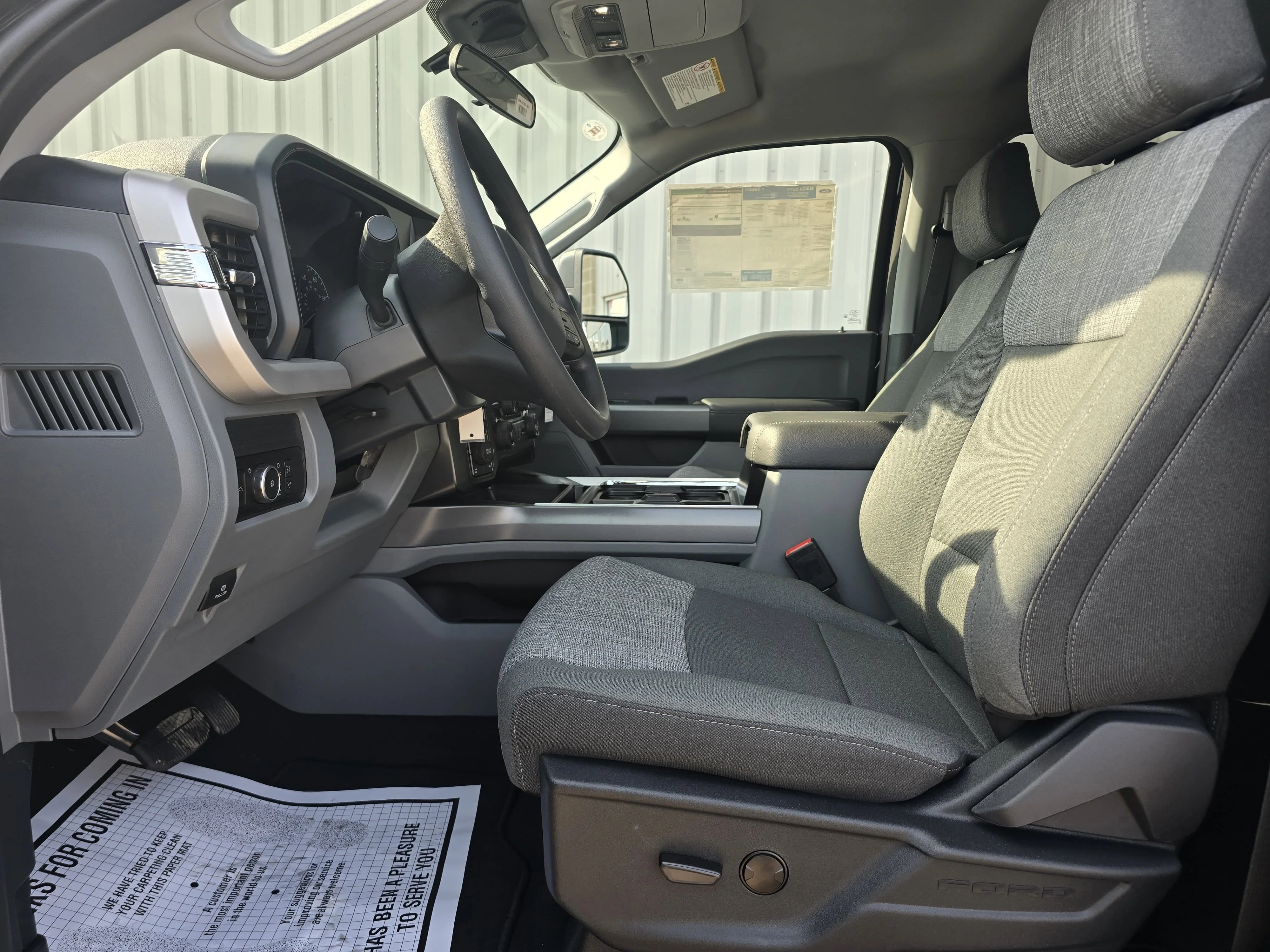 2025 Ford F-350 Super Duty XLT - Photo 17